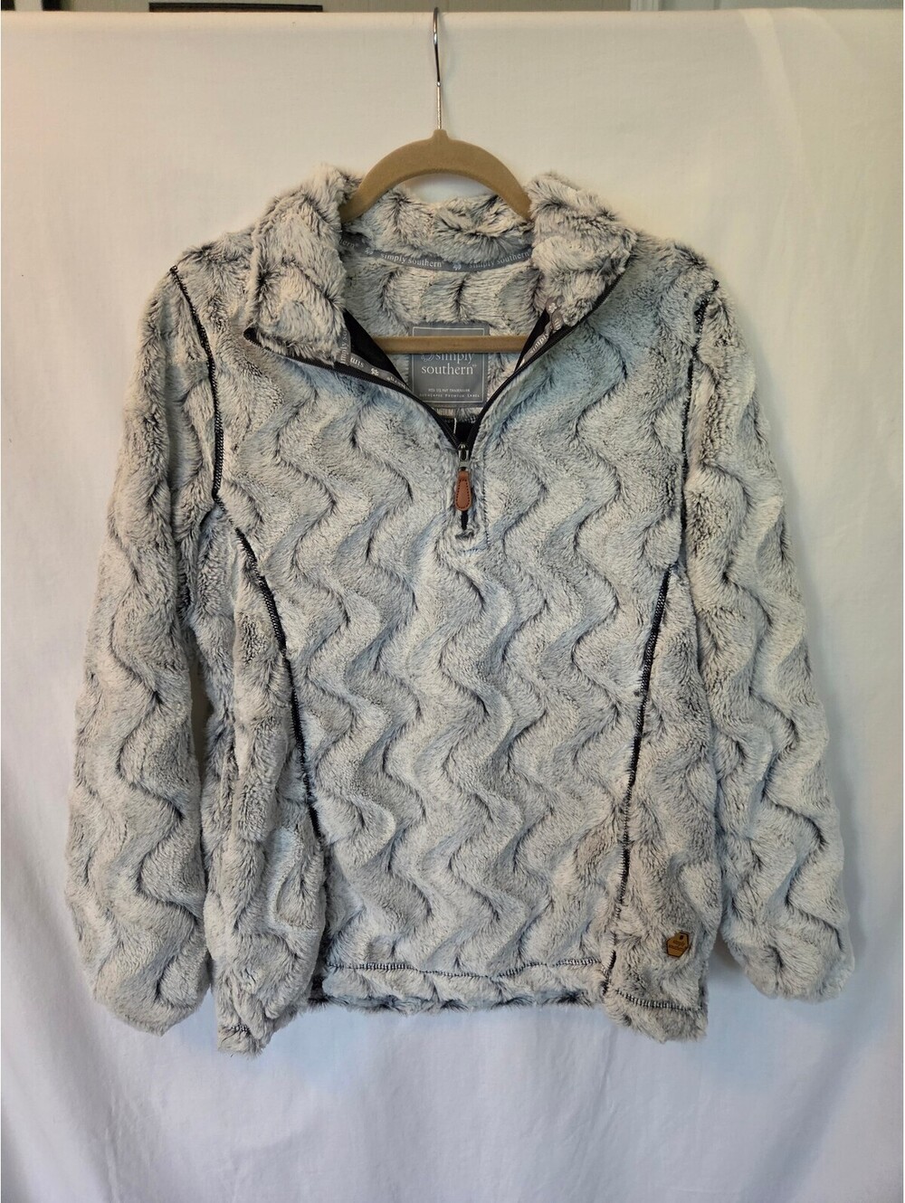 Simply Southern NWT Fall Cozy Women's Medium Gray Faux Fur Pullover Hoodie